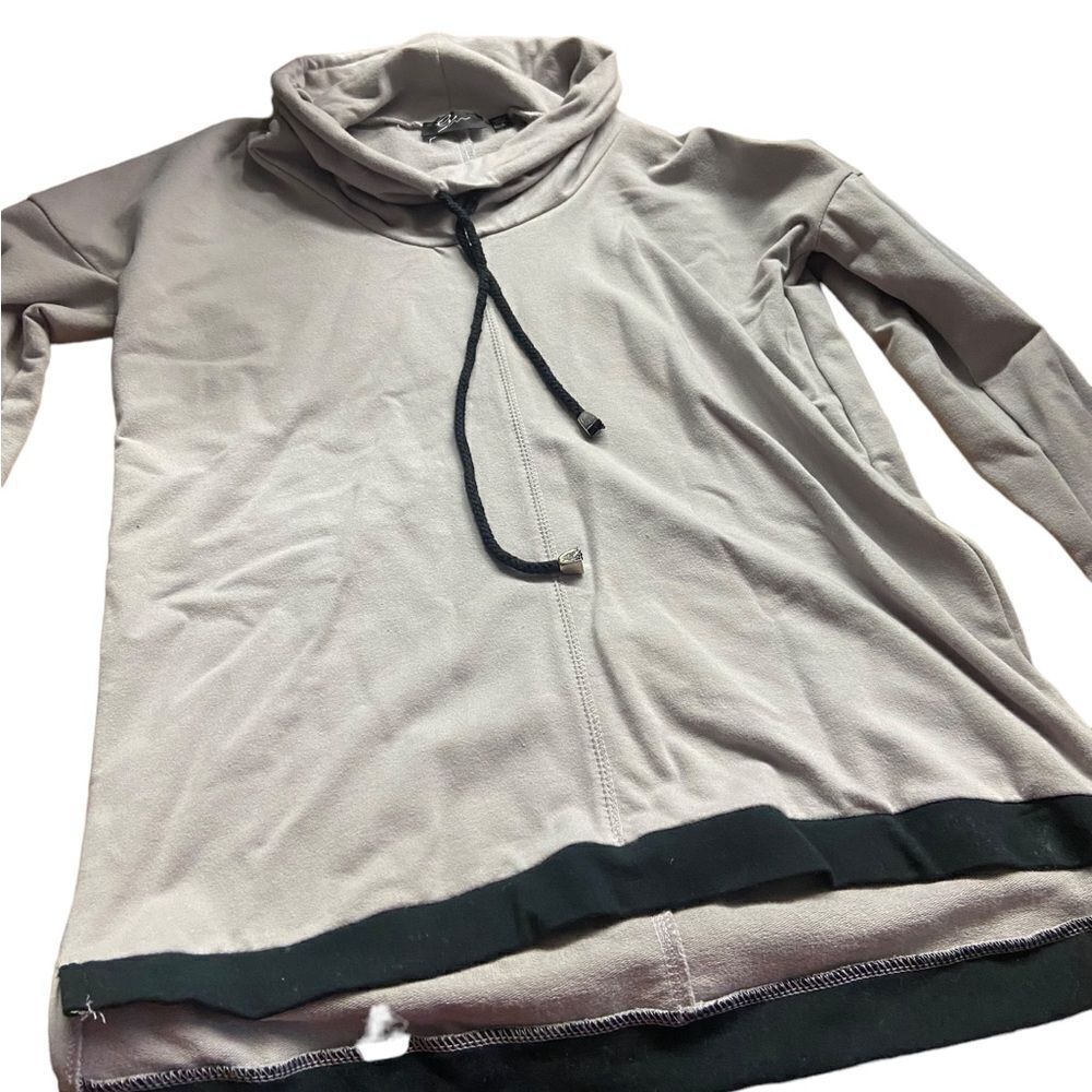 Lyn grey sweatshirt with black trim drawstring at neck thick quality